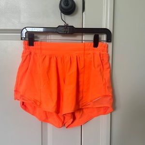 Lululemon 4 inch Hotty Hot shorts
